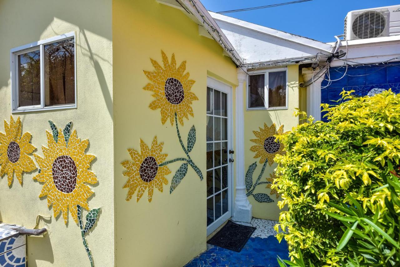 Sunflower Villa Studios Palm Beach Exterior foto